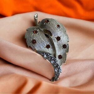 Vintage Lisner gold tone fall leaf brooch.